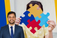 AGORA É LEI: “Parceiro do Autista” valoriza empresas que oferecem inclusão e apoio a famílias de pessoas com TEA